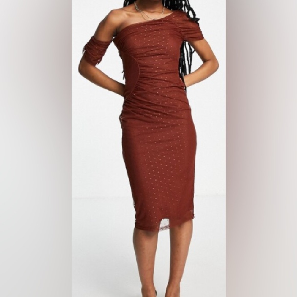 ASOS DESIGN - NEW - fallen shoulder ruched dobby mesh midi dress - Picture 3 of 12